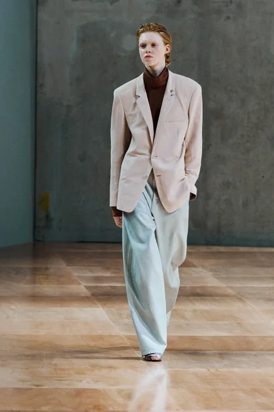Look 10